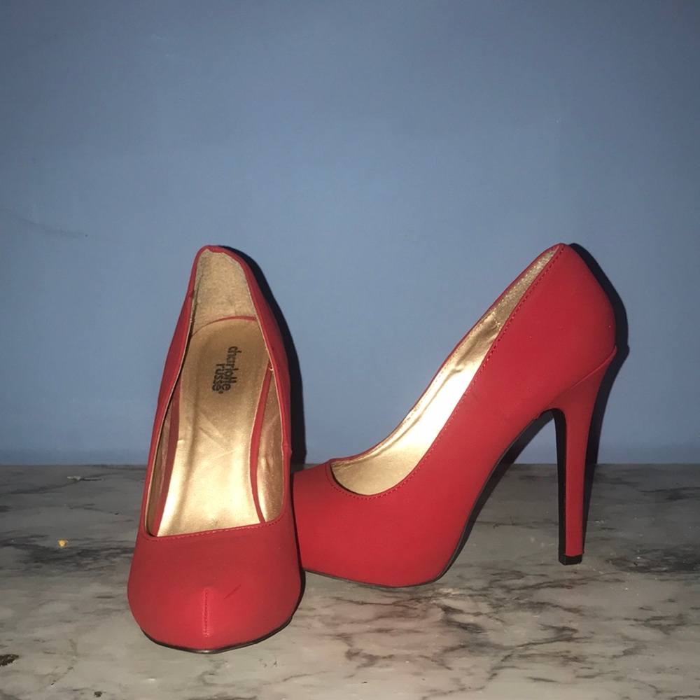 Red pumps